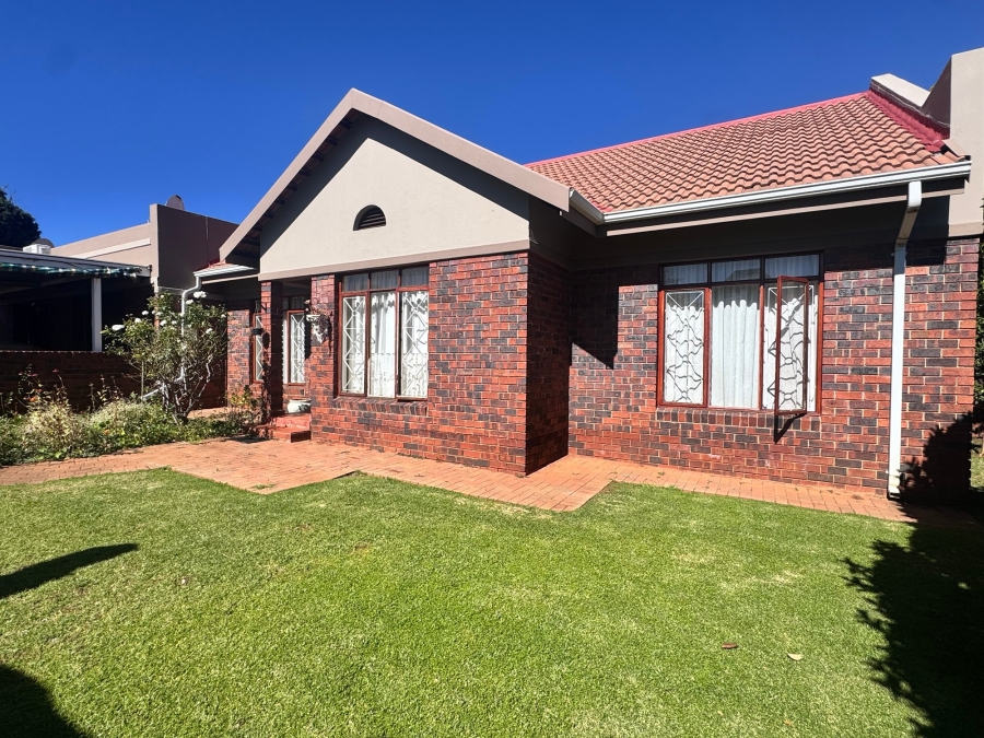 To Let 3 Bedroom Property for Rent in Flamwood North West